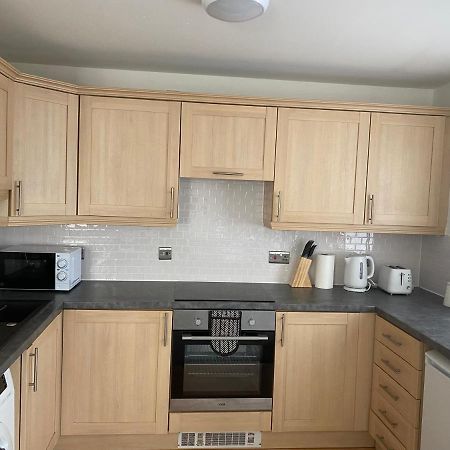 Marine Viewing 2 Bedrooms Flat Manchester Bagian luar foto