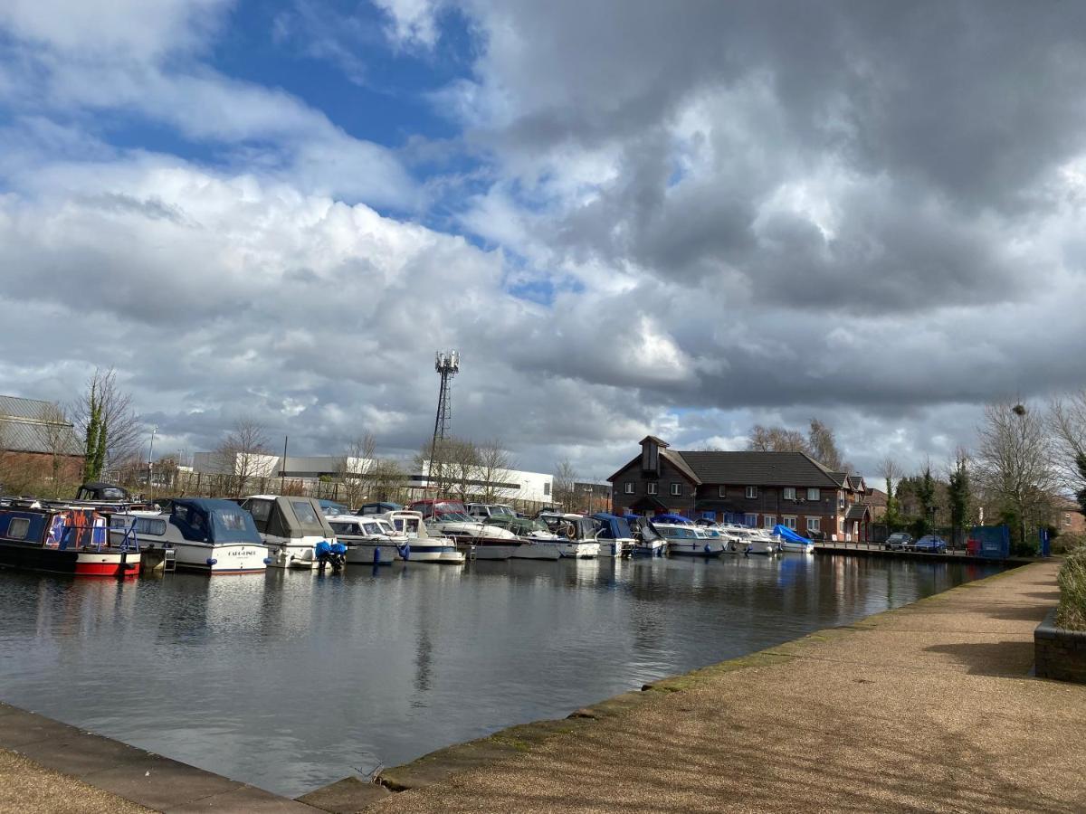 Marine Viewing 2 Bedrooms Flat Manchester Bagian luar foto