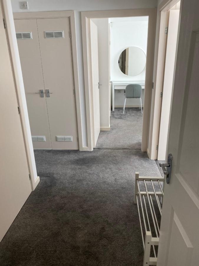 Marine Viewing 2 Bedrooms Flat Manchester Bagian luar foto