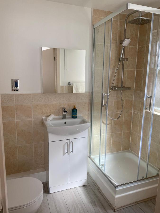 Marine Viewing 2 Bedrooms Flat Manchester Bagian luar foto