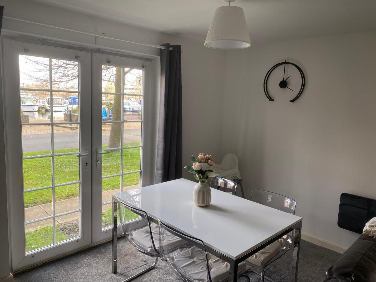 Marine Viewing 2 Bedrooms Flat Manchester Bagian luar foto