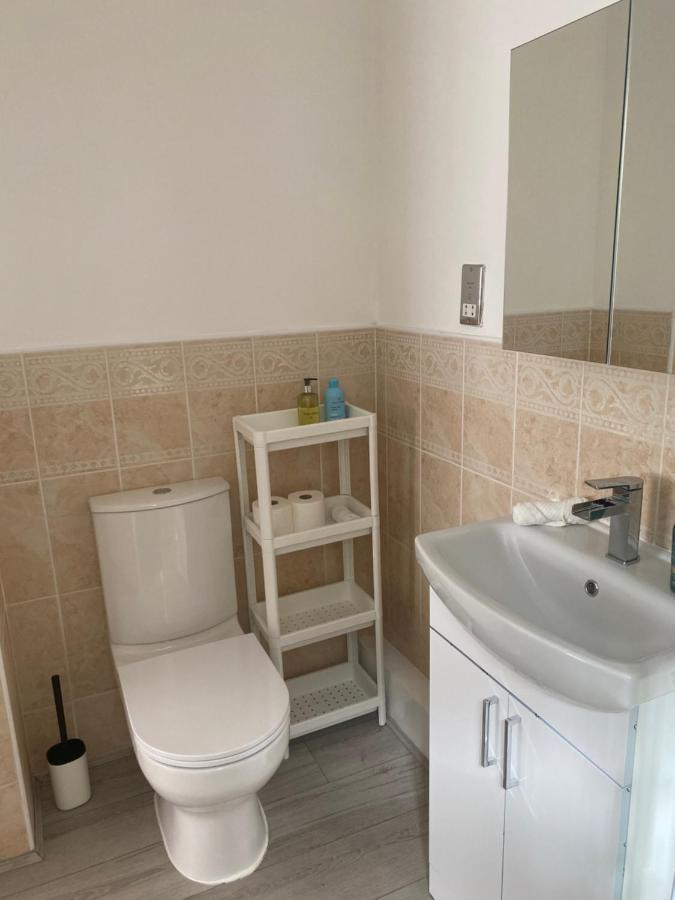 Marine Viewing 2 Bedrooms Flat Manchester Bagian luar foto