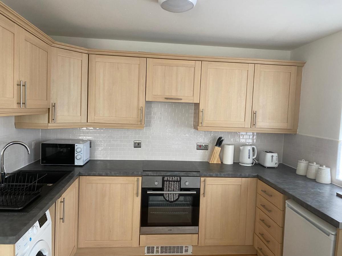 Marine Viewing 2 Bedrooms Flat Manchester Bagian luar foto