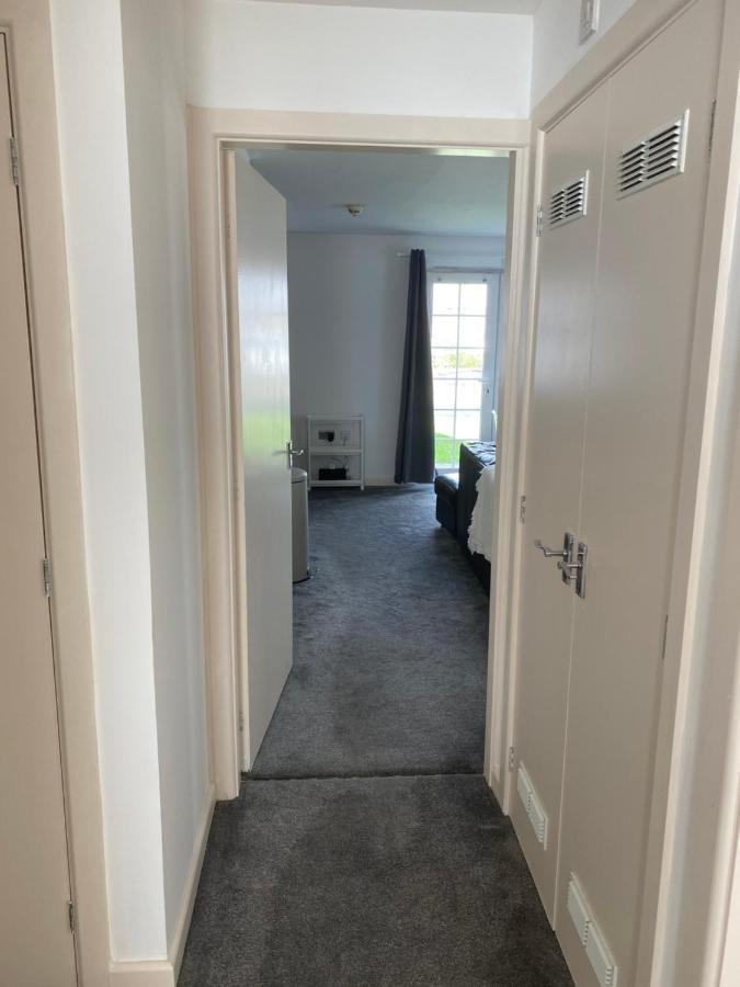 Marine Viewing 2 Bedrooms Flat Manchester Bagian luar foto