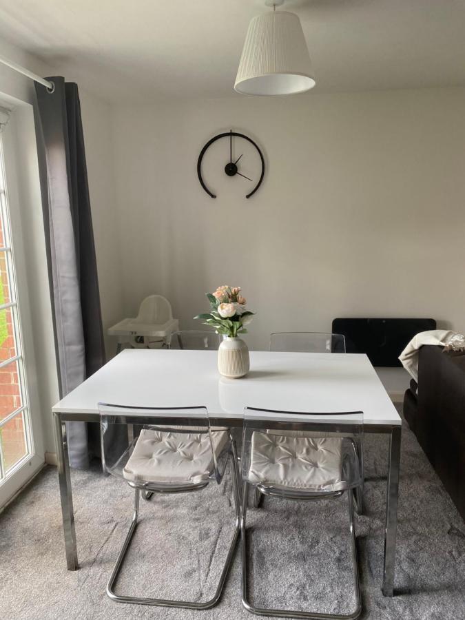 Marine Viewing 2 Bedrooms Flat Manchester Bagian luar foto