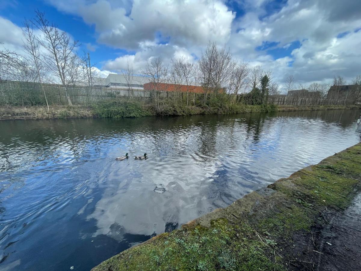 Marine Viewing 2 Bedrooms Flat Manchester Bagian luar foto